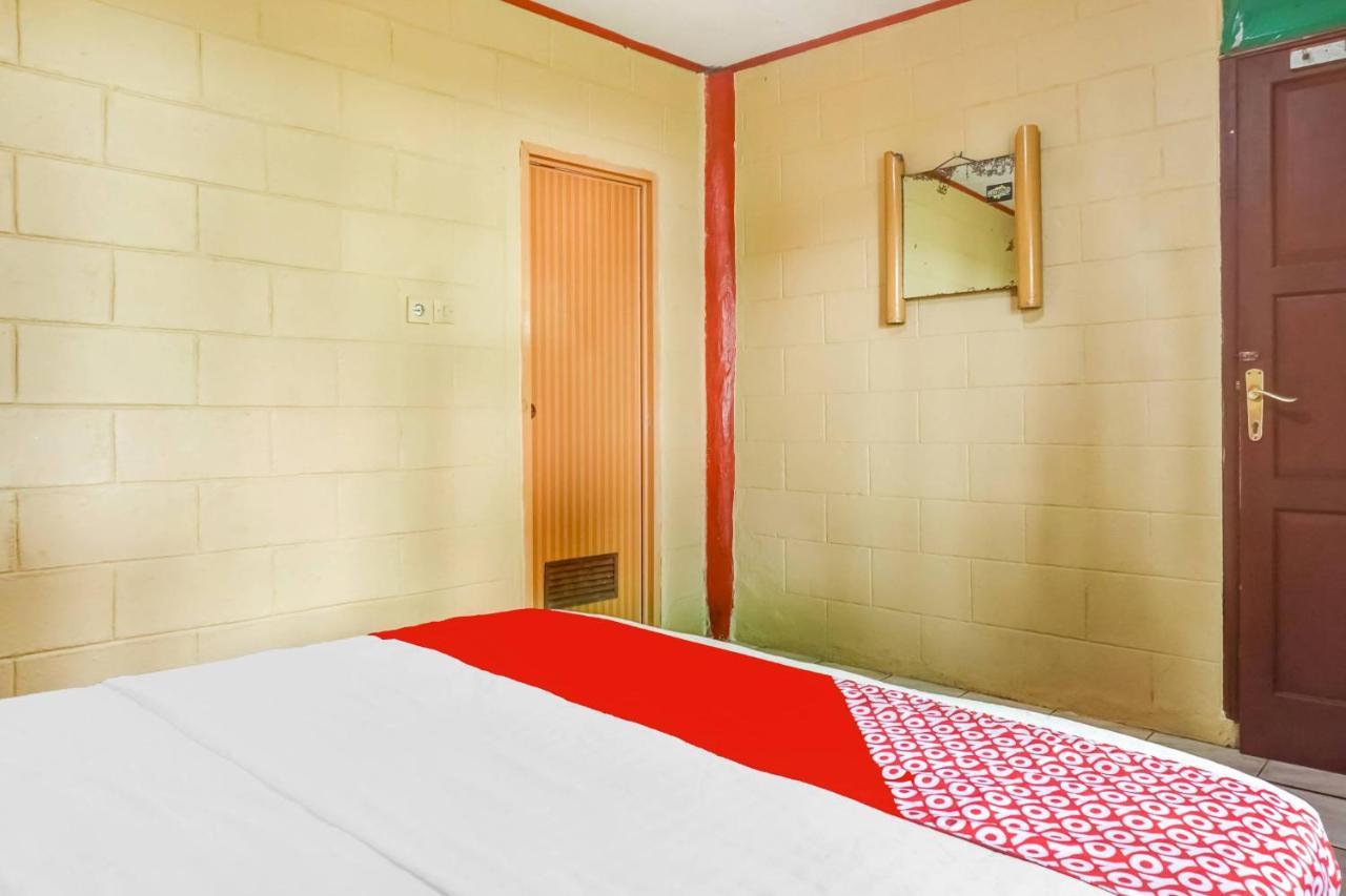 Hotel Oyo 91218 Karang Sono 2*